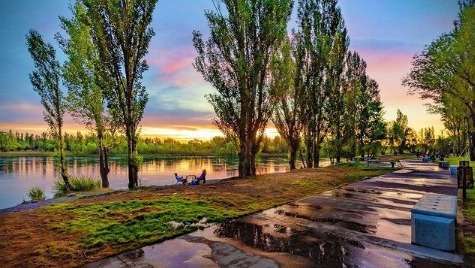 Atardecer en la costa del río Limay